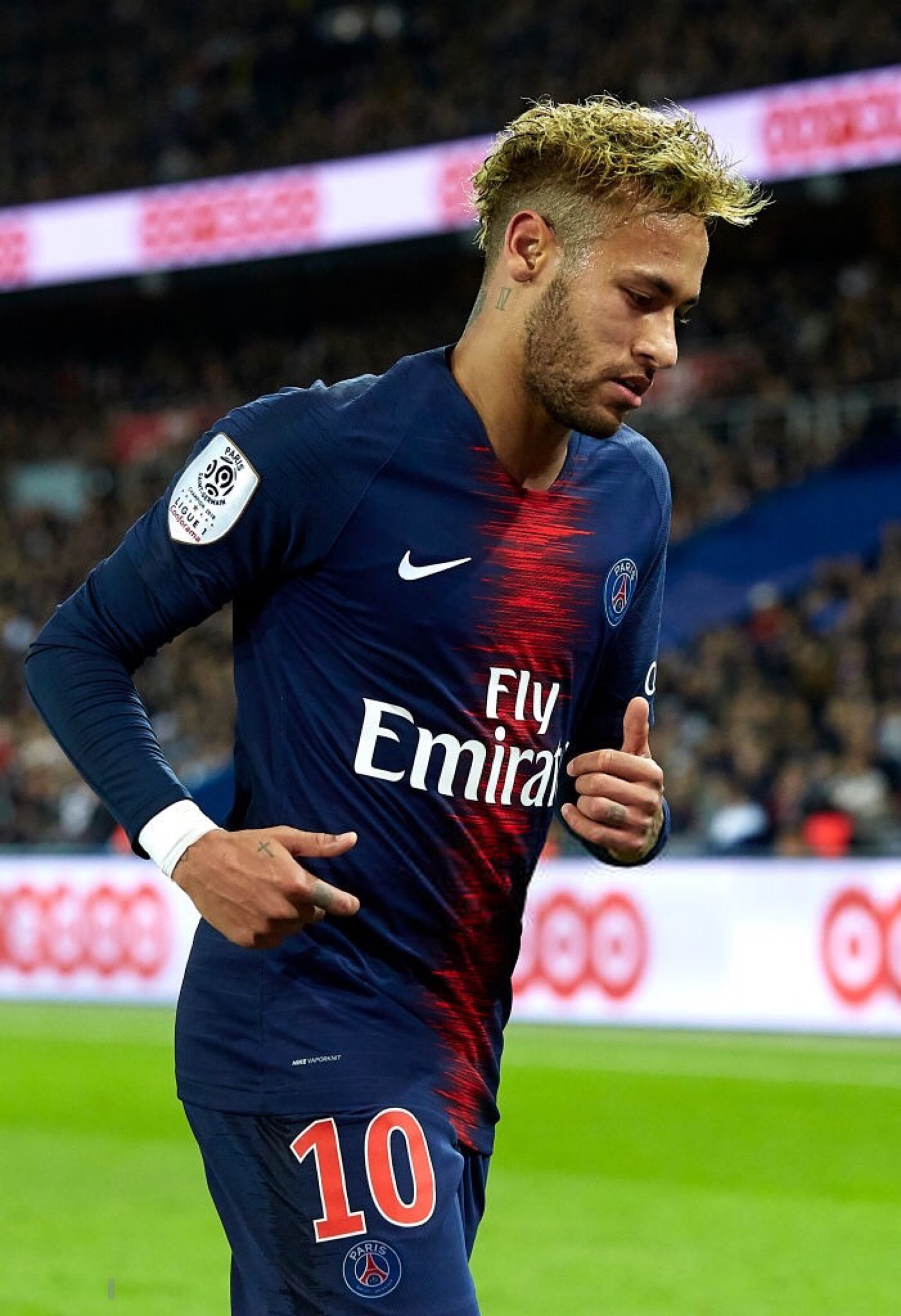 科贝：哈维现身巴萨主席候选人丰特的竞选活动，公开表明立场（科贝：哈维现身丰特的巴萨主席竞选活动，明确表态）