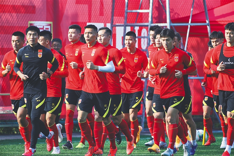 意媒：马佐基离队后，那不勒斯将全力签下热那亚的诺顿-库菲（意媒：马佐基离队后，那不勒斯将加速引进热那亚后卫诺顿-库菲）