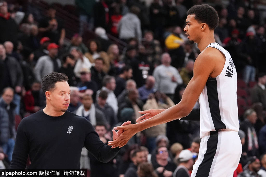 曼联欧联杯小组赛形势分析（欧联杯小组赛：曼联出线前景解读）