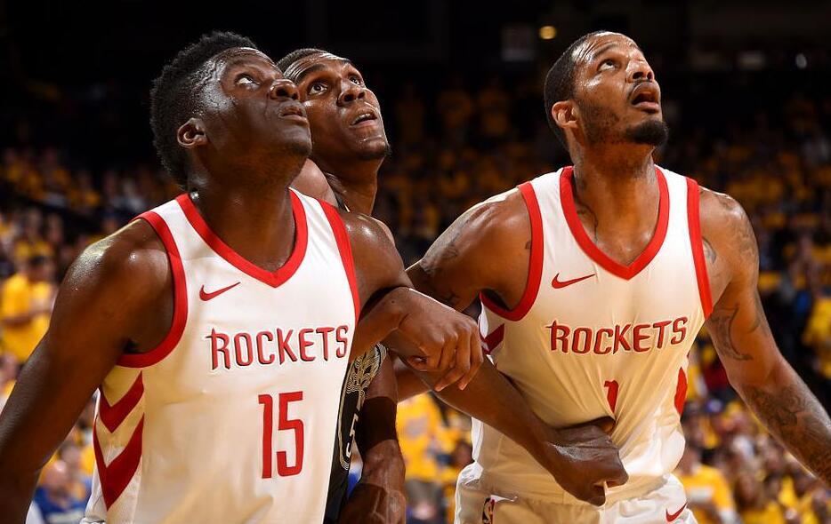 球迷：这不可能，这绝对是开挂！（球迷直呼离谱：这不可能，简直像开挂！）