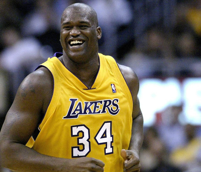 马刺后场连线表现亮眼（马刺后场组合发挥出色）