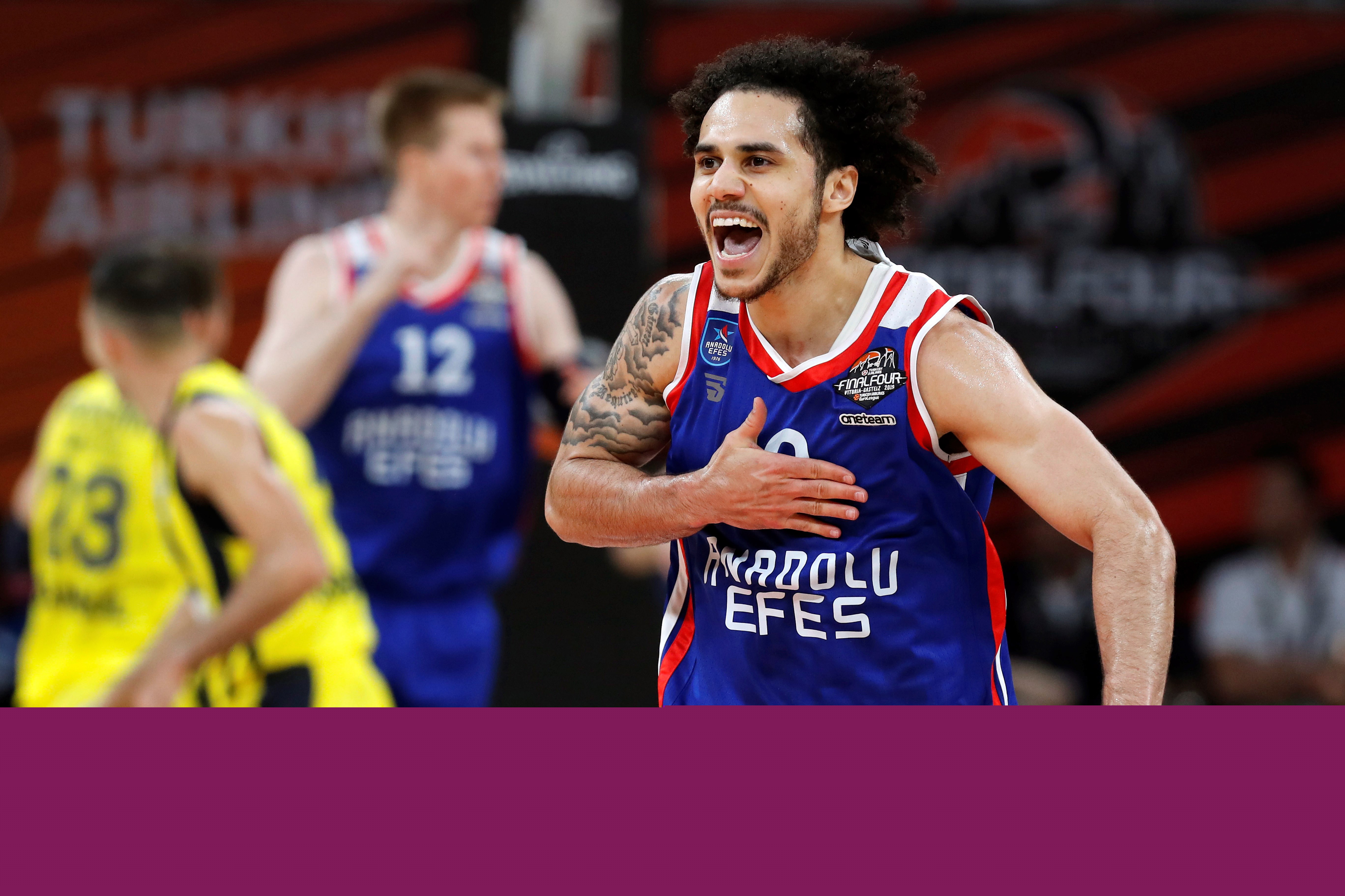 卡佩罗：卡拉菲奥里很像拉莫斯，我希望看到他在国家队踢后腰（卡佩罗称卡拉菲奥里神似拉莫斯，期待其在国家队改打后腰）