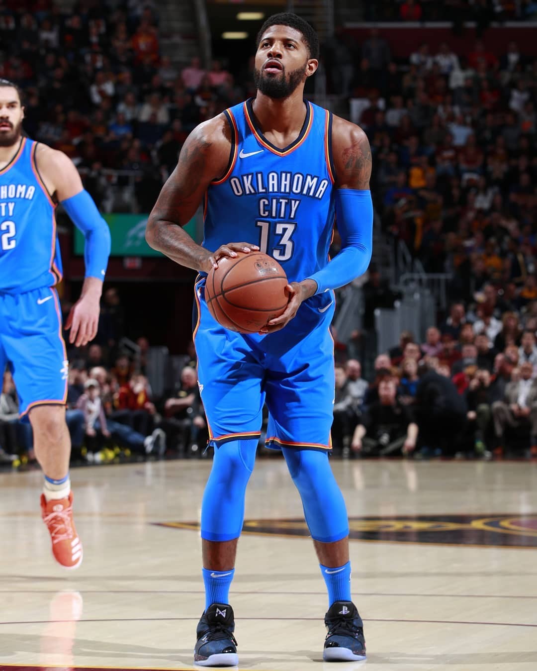 湖人詹姆斯关键三分锁定胜利（詹姆斯命中关键三分，助湖人锁定胜局）