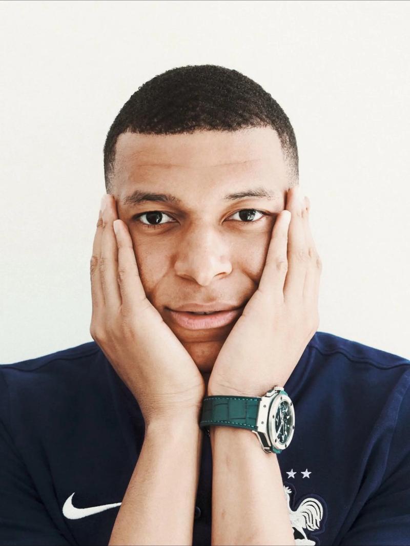 记者：申花本周二结束假期，重新集结备战今年的亚冠收官战（记者：申花将于本周二收假再度集结，备战今年亚冠收官战）