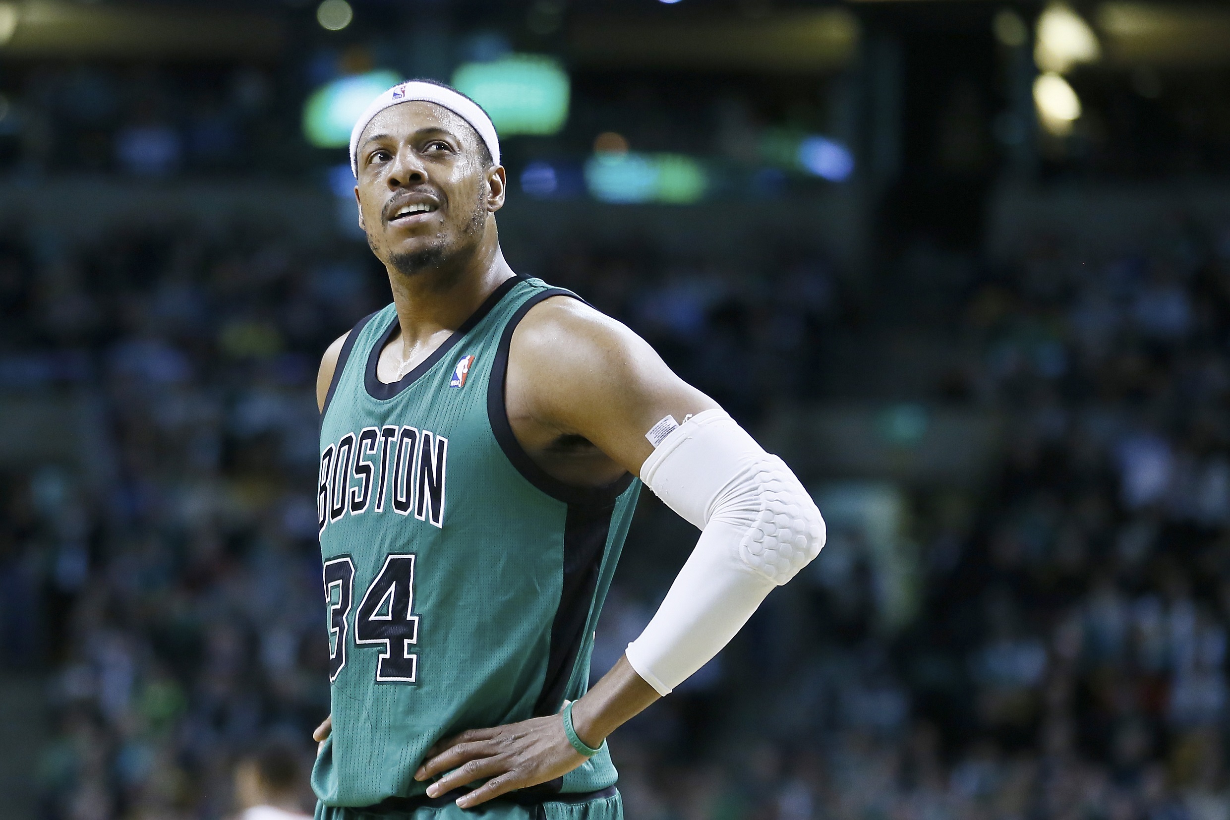 詹姆斯三节战罢得6分，距离连续1298场得分上双还差4分（三节仅得6分，詹姆斯距连续1298场得分上双还差4分）