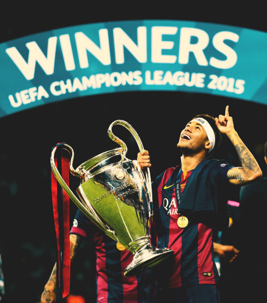 半场： 萨索洛2-1佛罗伦萨，曼德拉戈拉点射，沃尔帕托破门（半场战报：萨索洛2-1领先佛罗伦萨，曼德拉戈拉点球命中，沃尔帕托建功）