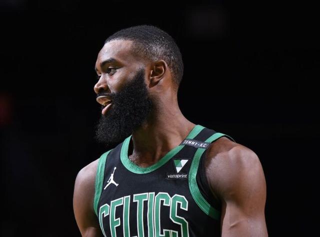 孔蒂再遭打击，佩杜拉：霍伊伦因右大腿股二头肌受伤而下场（孔蒂再遇打击，佩杜拉：霍伊伦右大腿股二头肌受伤被迫退场）