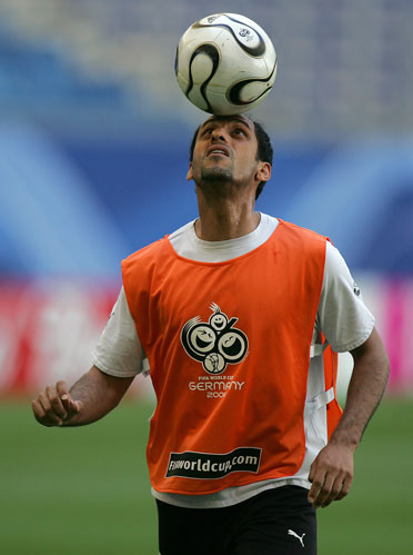 在上海旅游的奇塔迪尼重返海港俱乐部，拜访昔日教练和队友（游沪期间，奇塔迪尼回到海港俱乐部看望旧帅旧友）