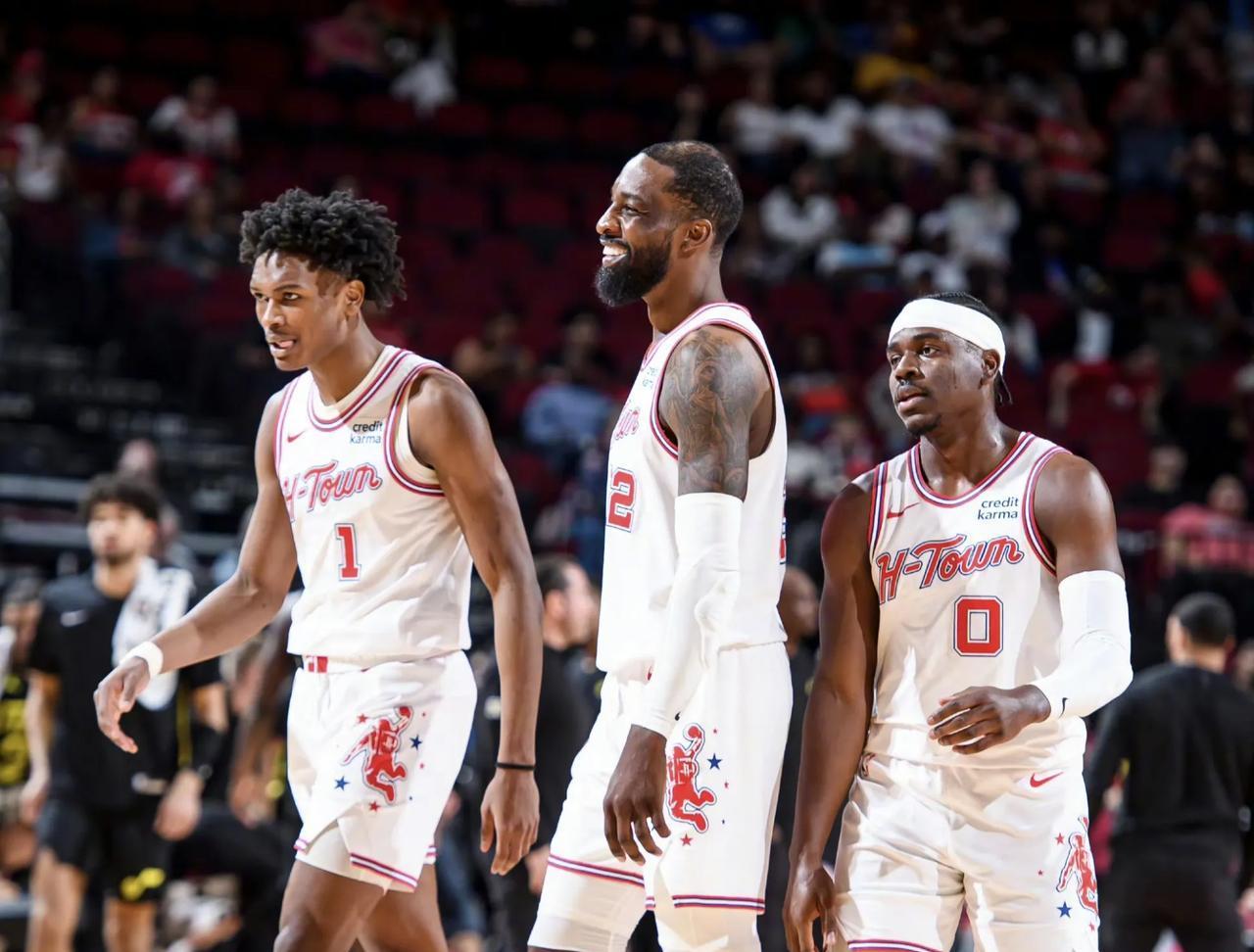 雄鹿击败篮网结束尴尬7连败&同时送篮网4连败（雄鹿力克篮网止住7连颓，同时送篮网遭遇4连败）