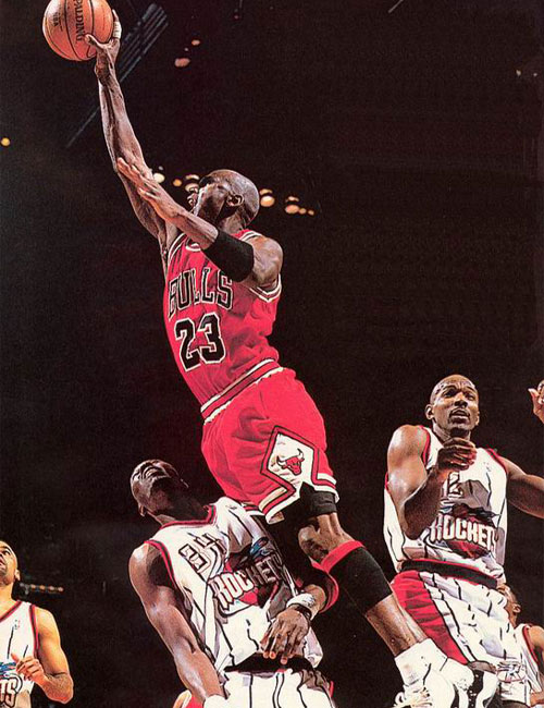 欧冠半场：齐玛乌龙，库杜斯造险，热刺1-0布拉格斯拉维亚（欧冠半场战报：齐玛自摆乌龙，库杜斯制造险情，热刺暂1-0领先布拉格斯拉维亚）